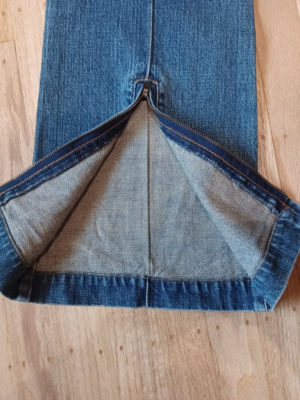 Calvin Klein rare Flare Jeans Bootcut with back leg zippers Sz 6 or 30x32 w/belt - Picture 6 of 8